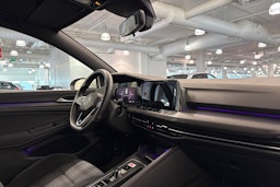 valkoinen Volkswagen Golf 2021 kuva 16.