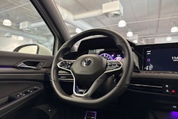 valkoinen Volkswagen Golf 2021 kuva 17.