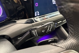 valkoinen Volkswagen Golf 2021 kuva 21.
