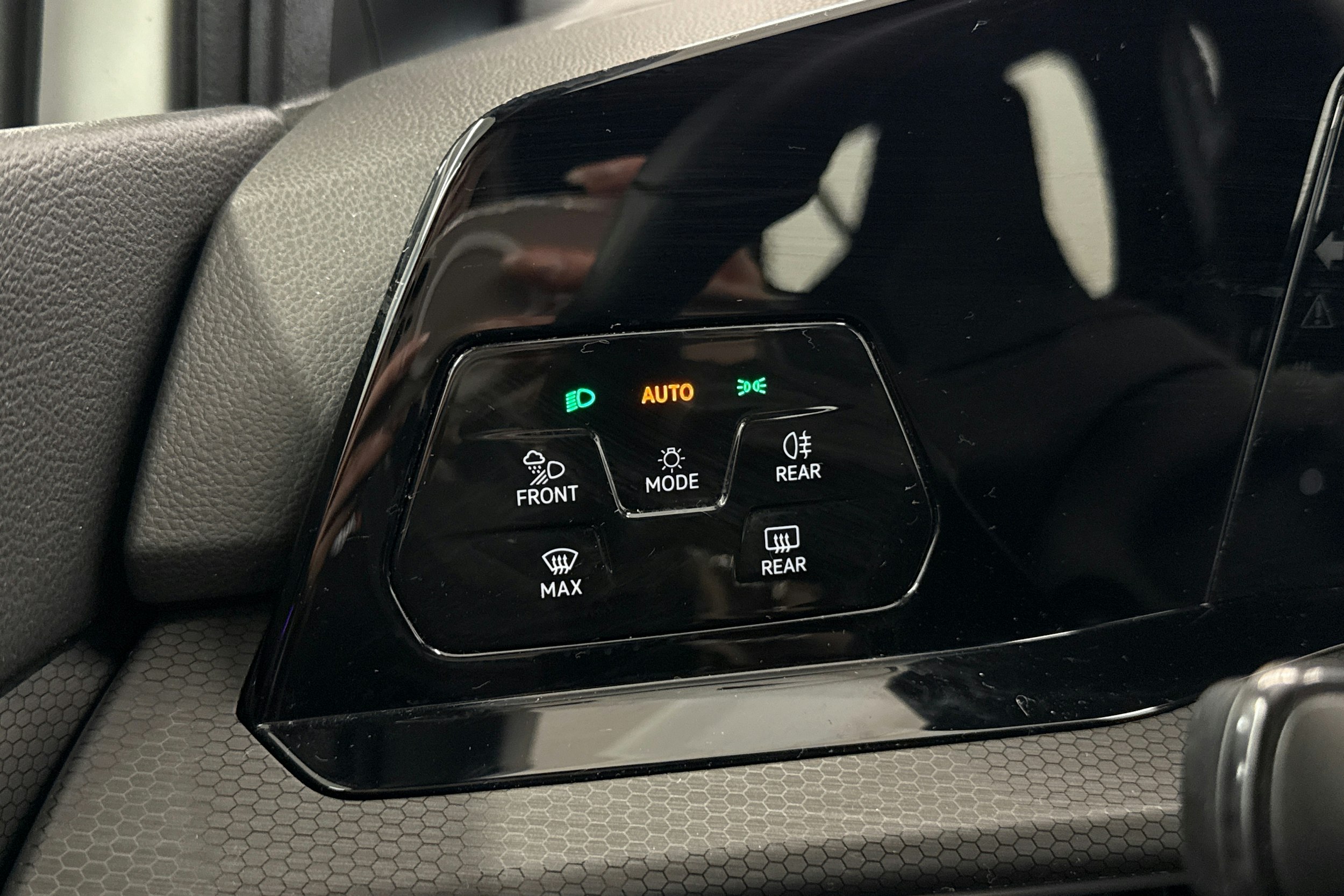 valkoinen Volkswagen Golf 2021 kuva 25.