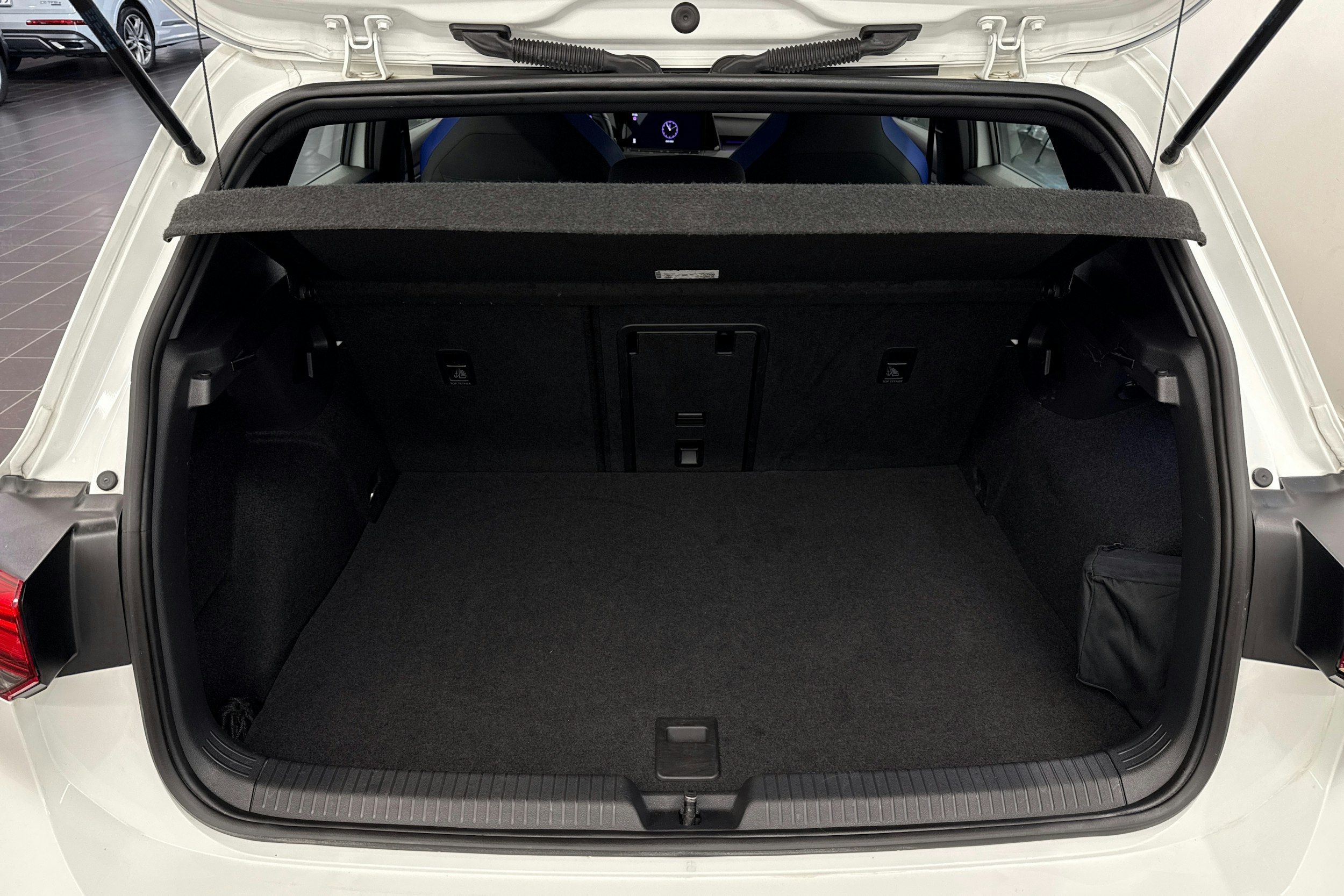 valkoinen Volkswagen Golf 2021 kuva 42.