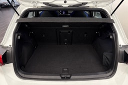 valkoinen Volkswagen Golf 2021 kuva 42.