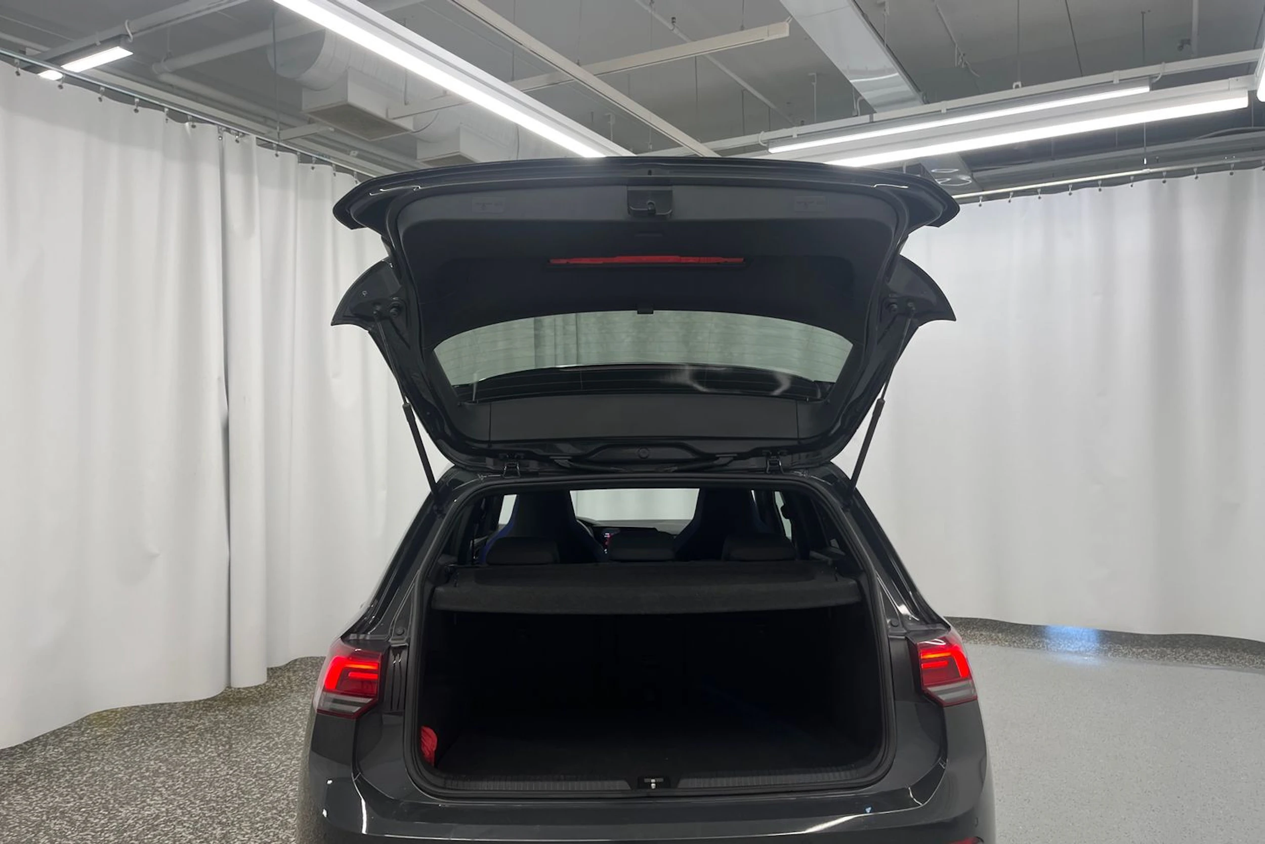 harmaa Volkswagen Golf 2021 kuva 11.