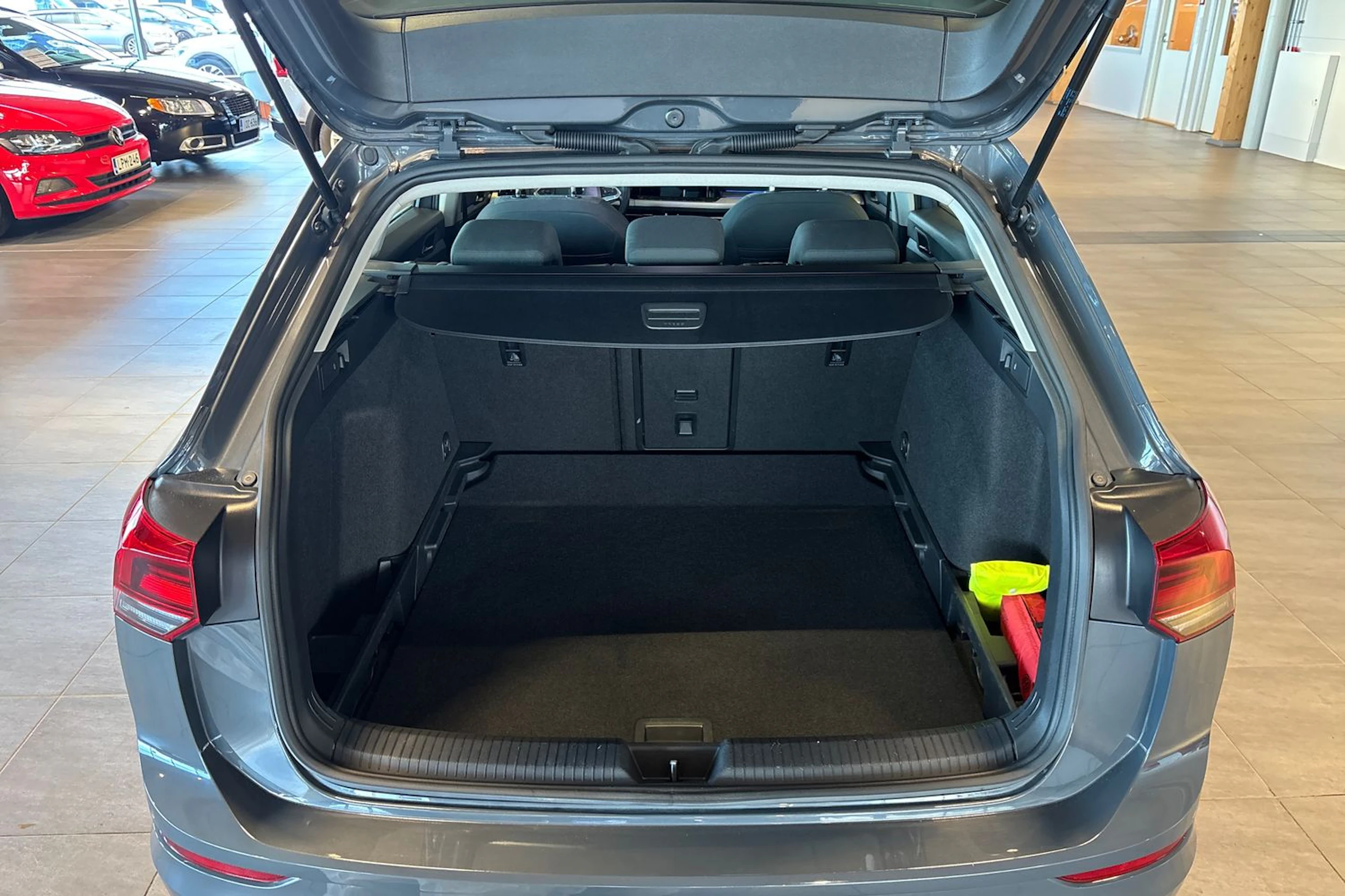 Harmaa Volkswagen GOLF 2021 kuva 11.