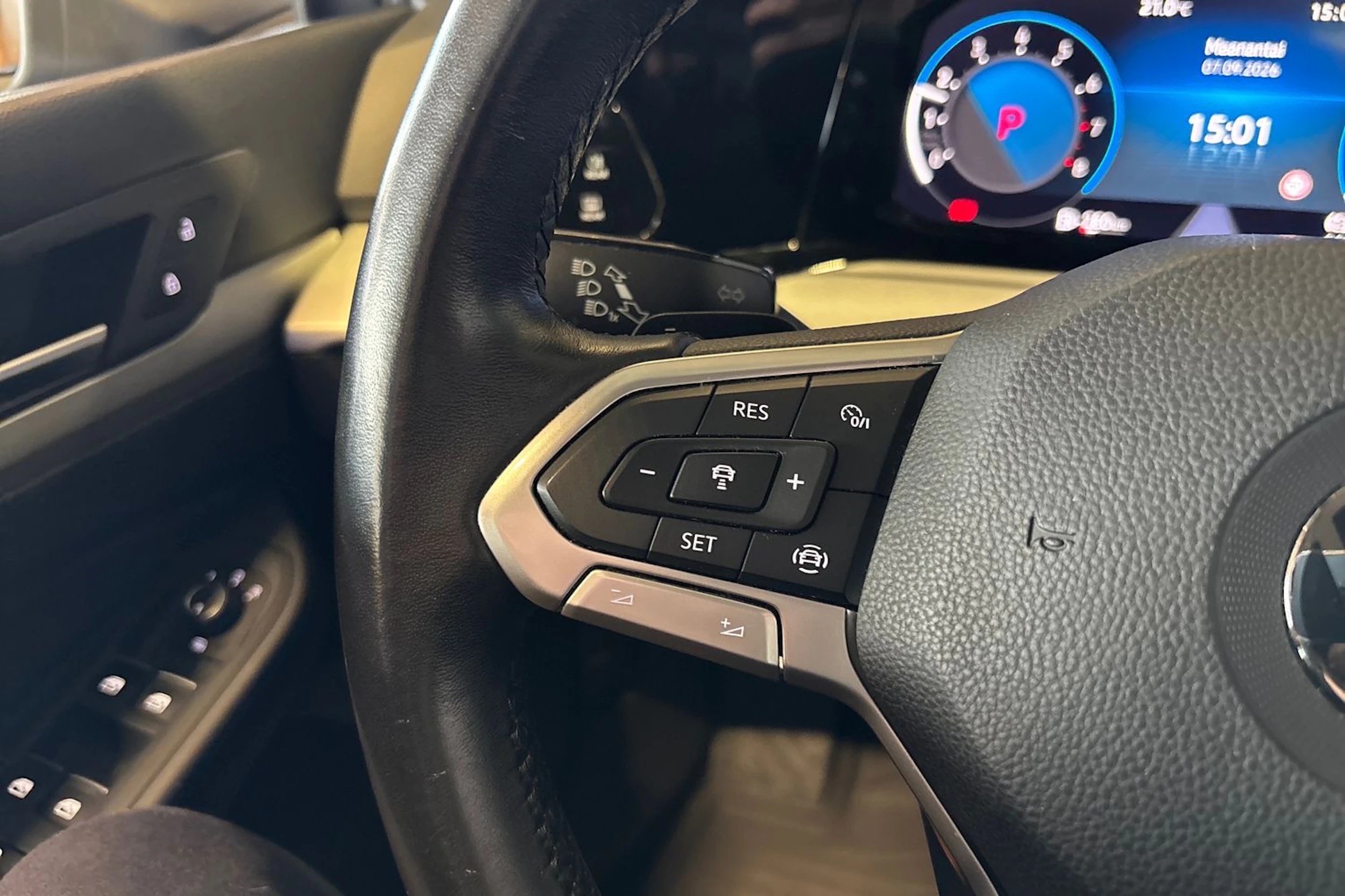 Harmaa Volkswagen GOLF 2021 kuva 13.