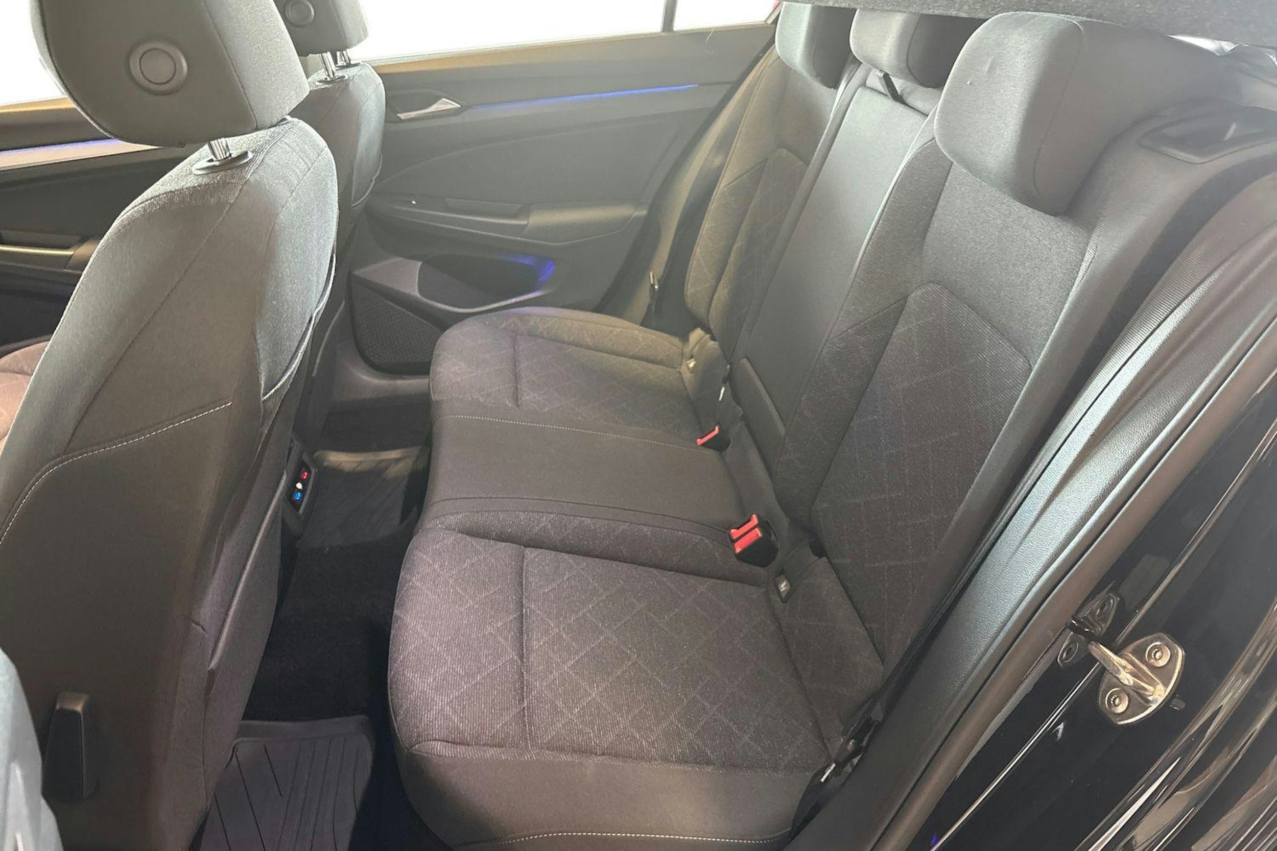 Musta Volkswagen GOLF 2021 kuva 10.