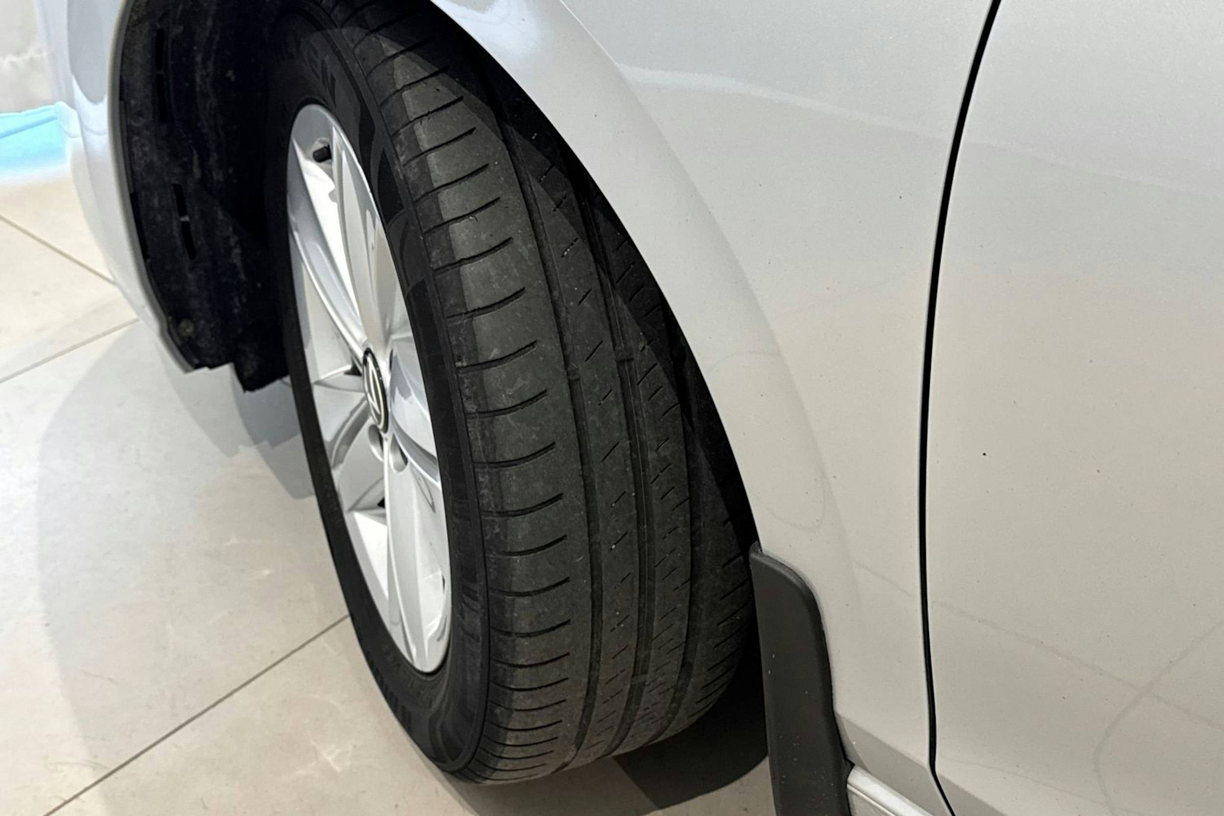 met. hopea Volkswagen Golf 2021 kuva 13.
