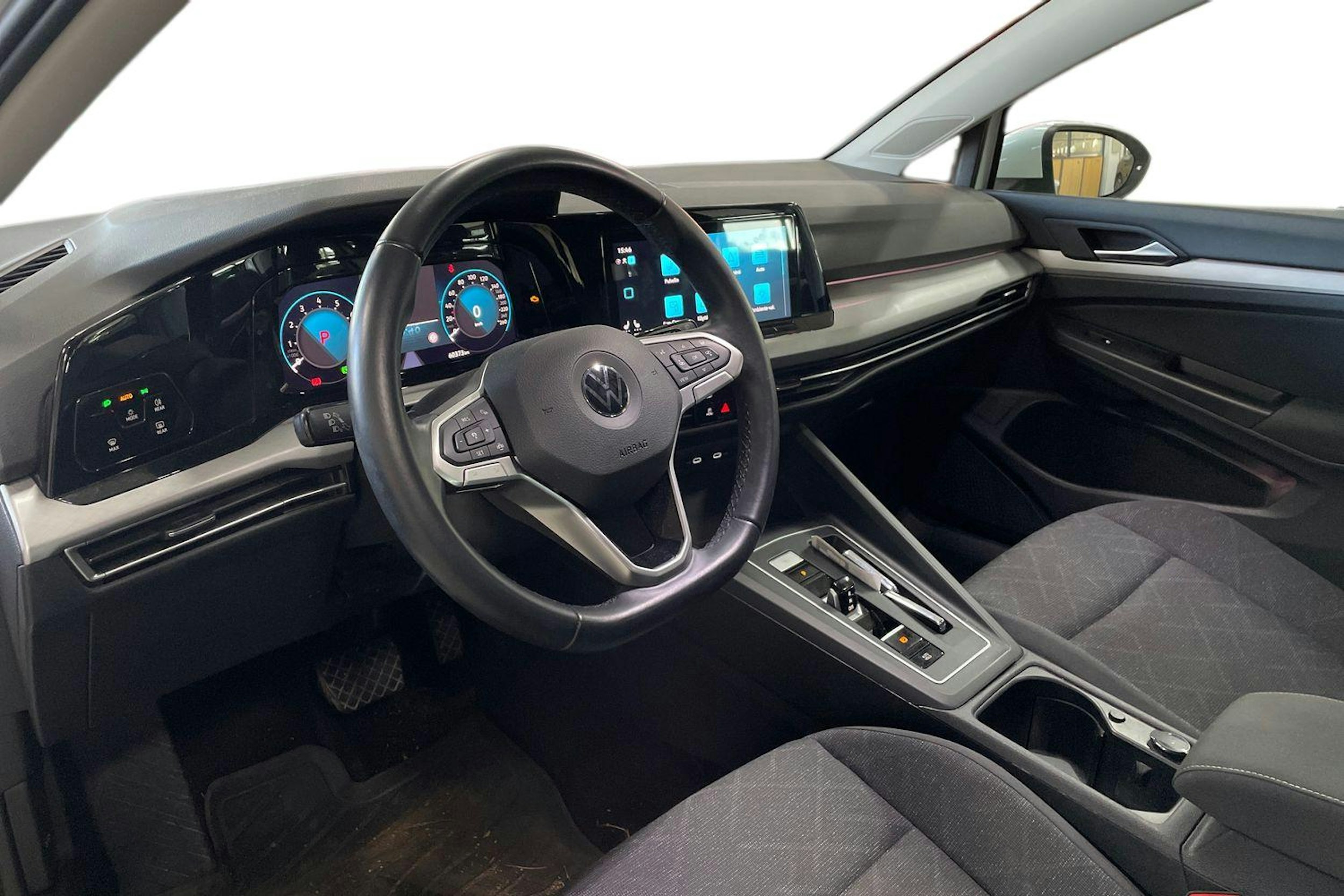 valkoinen Volkswagen Golf 2021 kuva 3.