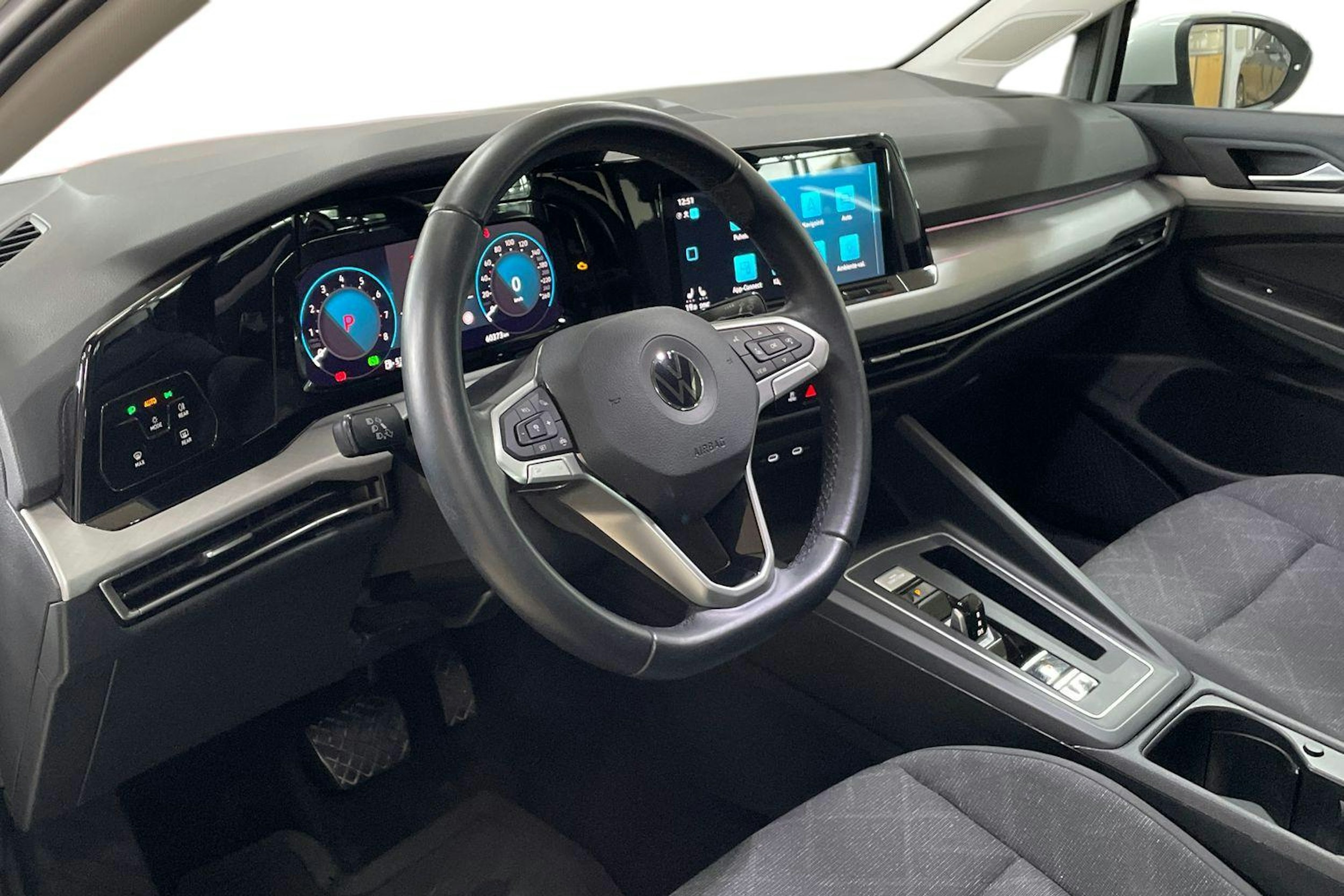 valkoinen Volkswagen Golf 2021 kuva 7.