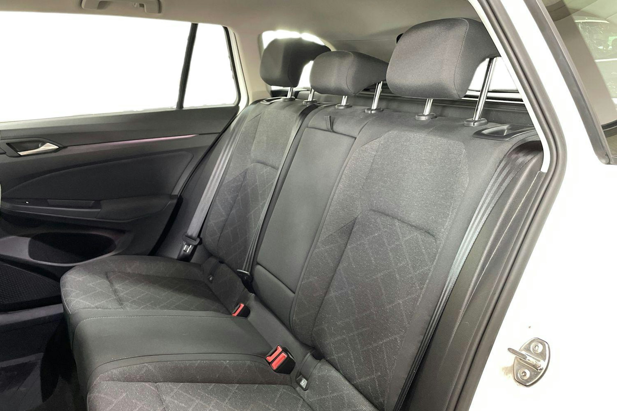 valkoinen Volkswagen Golf 2021 kuva 10.