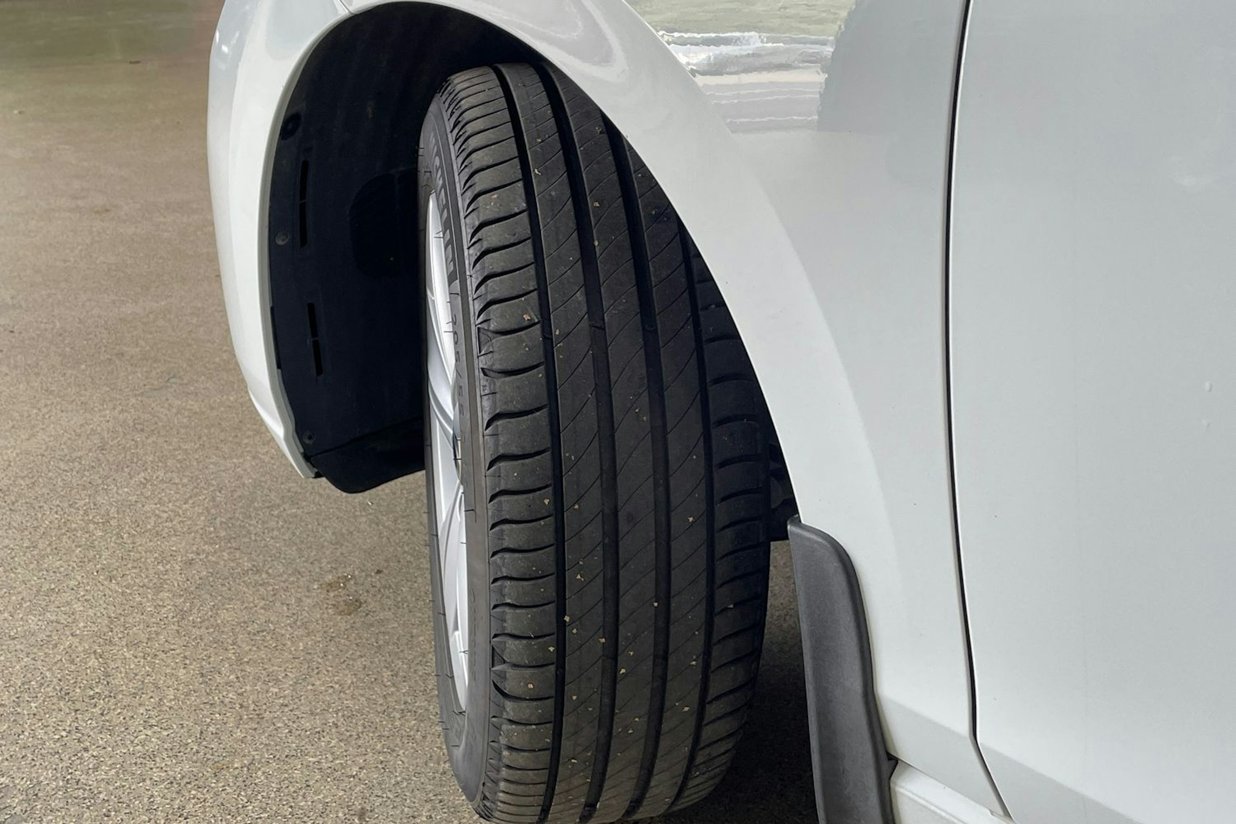 valkoinen Volkswagen Golf 2021 kuva 13.