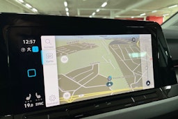 valkoinen Volkswagen Golf 2021 kuva 21.