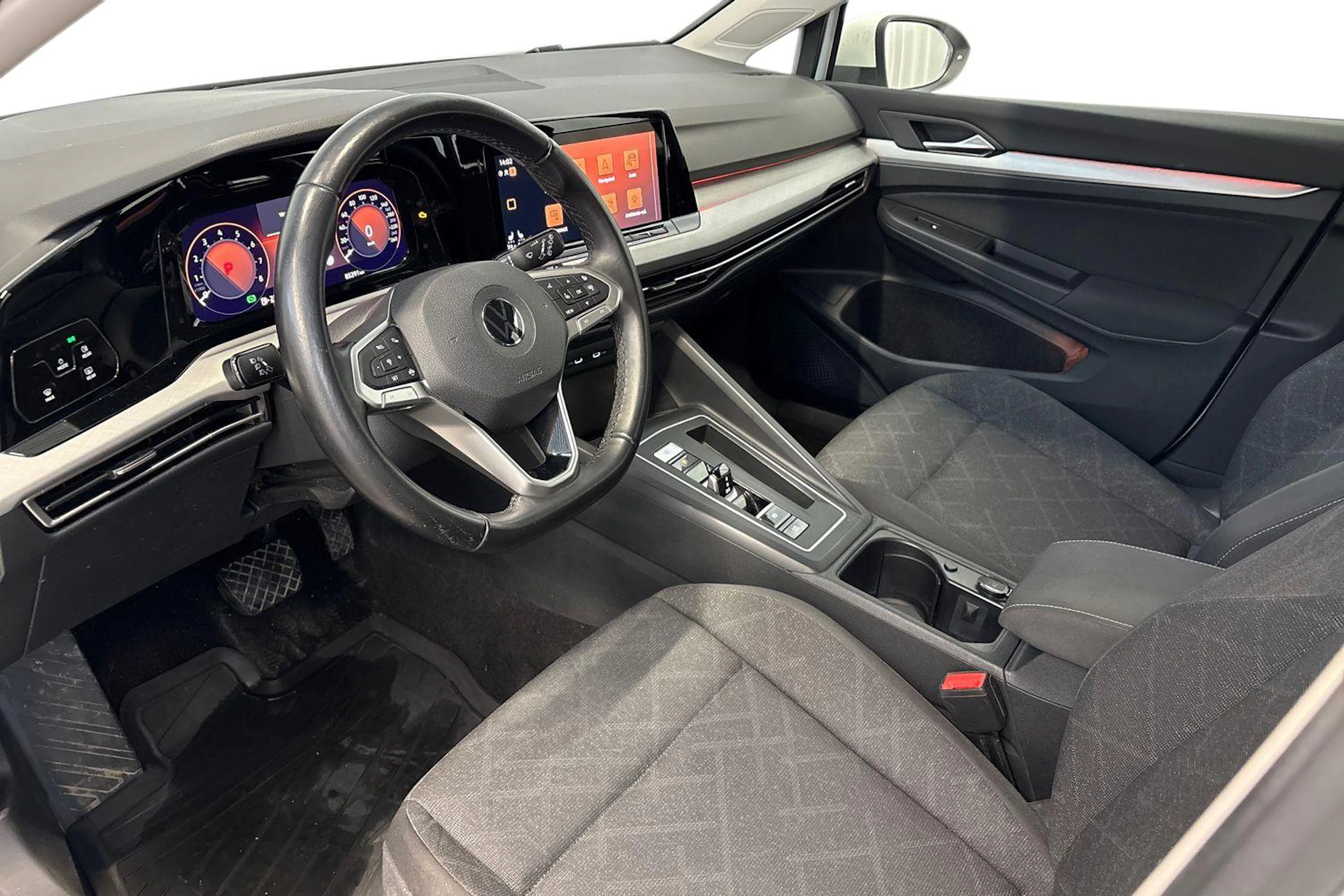 valkoinen Volkswagen Golf 2021 kuva 7.