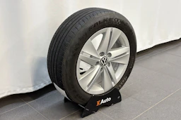 valkoinen Volkswagen Golf 2021 kuva 13.