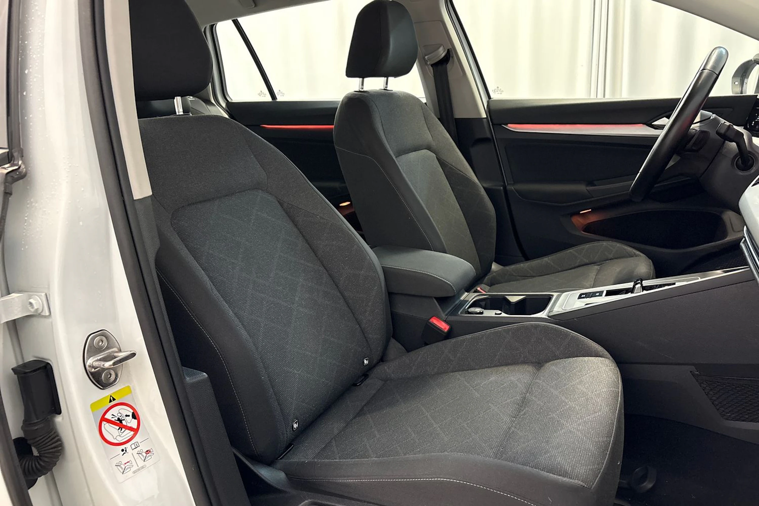 valkoinen Volkswagen Golf 2021 kuva 15.