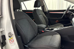 valkoinen Volkswagen Golf 2021 kuva 15.