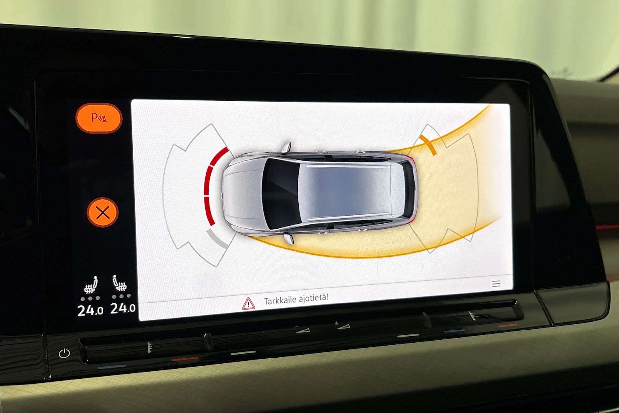 valkoinen Volkswagen Golf 2021 kuva 22.