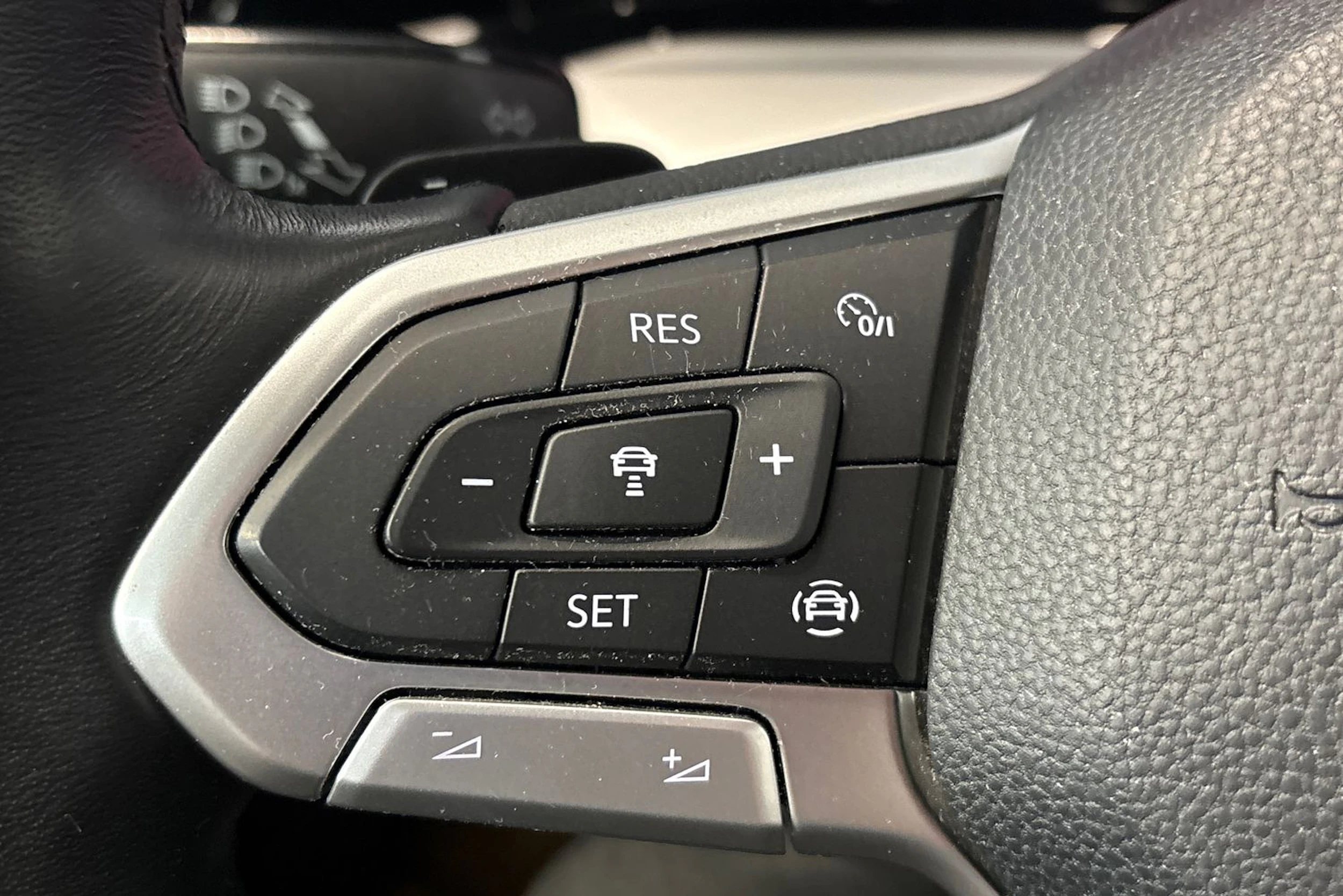 valkoinen Volkswagen Golf 2021 kuva 24.