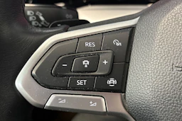 valkoinen Volkswagen Golf 2021 kuva 24.