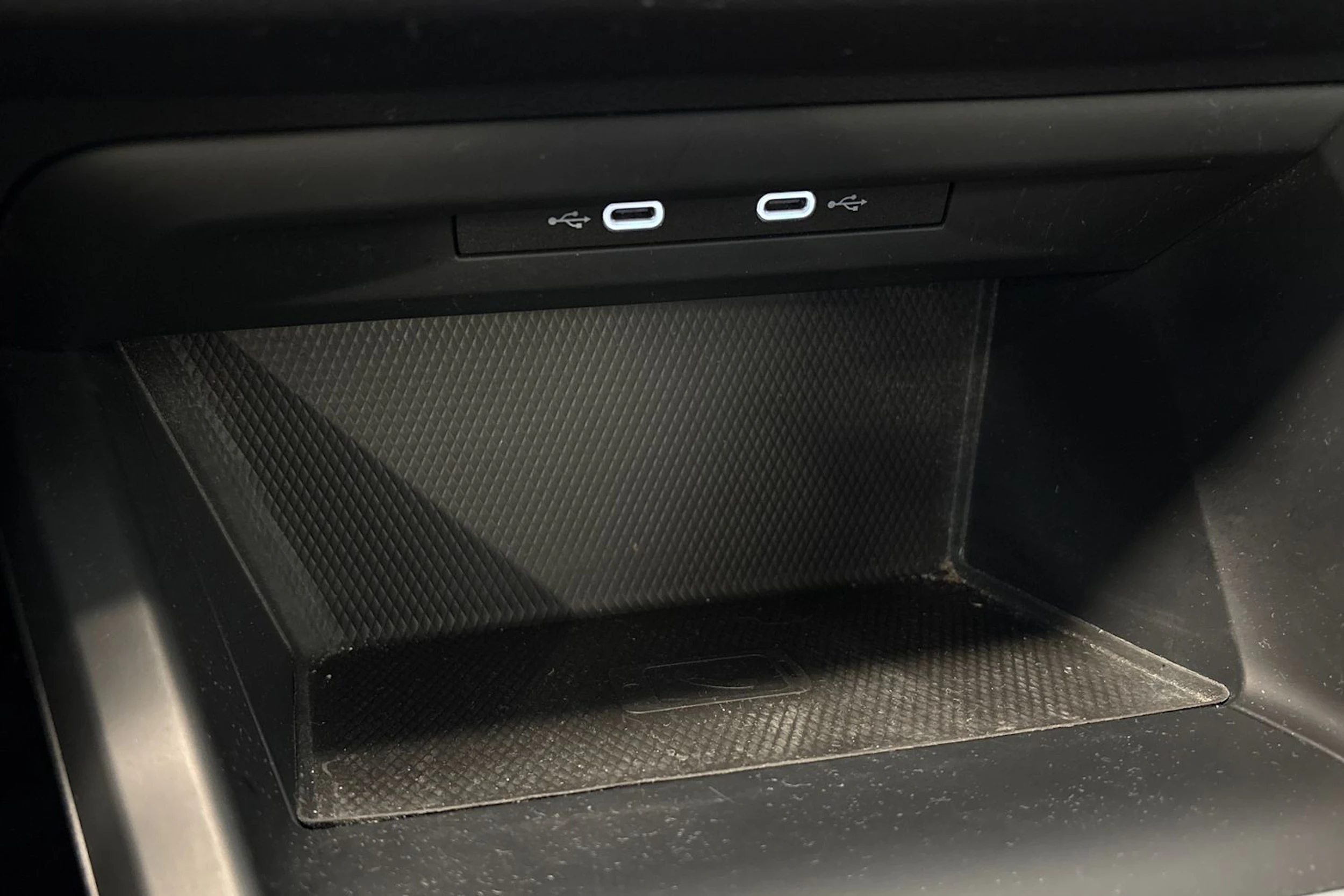 valkoinen Volkswagen Golf 2021 kuva 26.