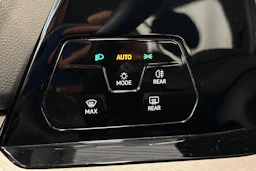 valkoinen Volkswagen Golf 2021 kuva 28.