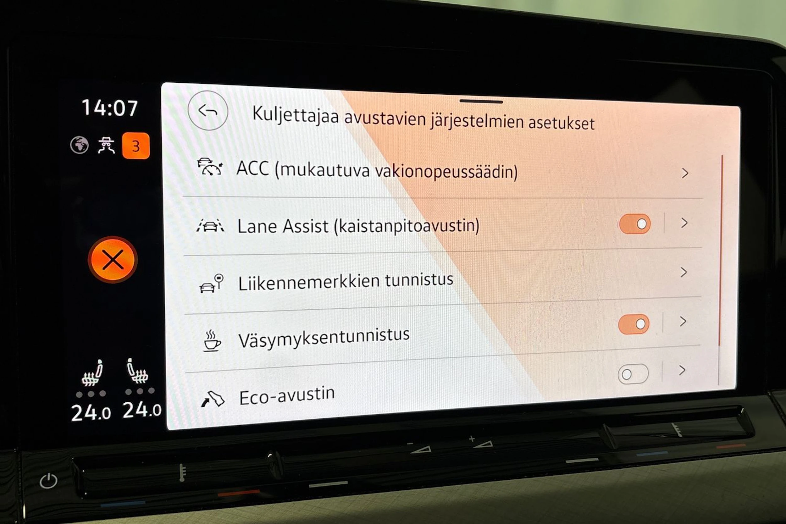 valkoinen Volkswagen Golf 2021 kuva 30.