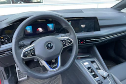 Punainen Volkswagen GOLF 2021 kuva 4.