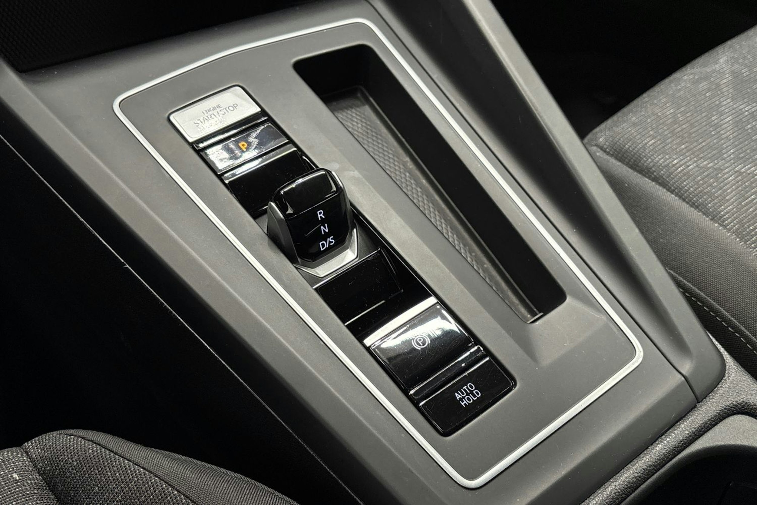 met. punainen Volkswagen Golf 2021 kuva 26.