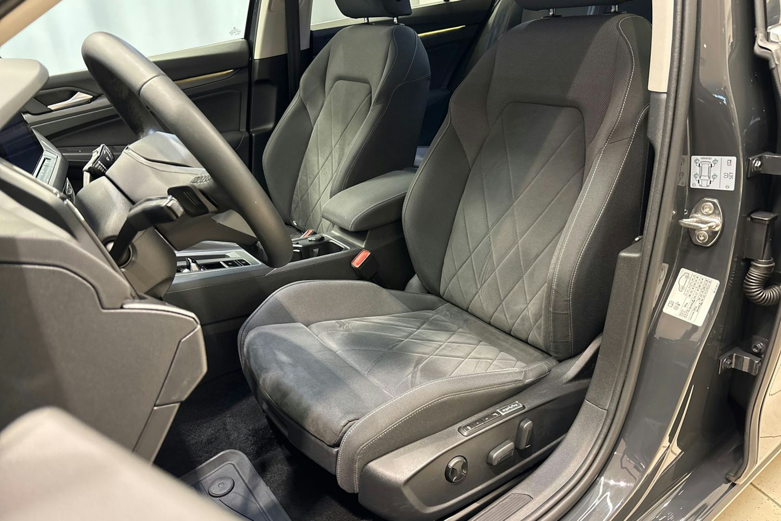 Harmaa Volkswagen GOLF 2021 kuva 31.