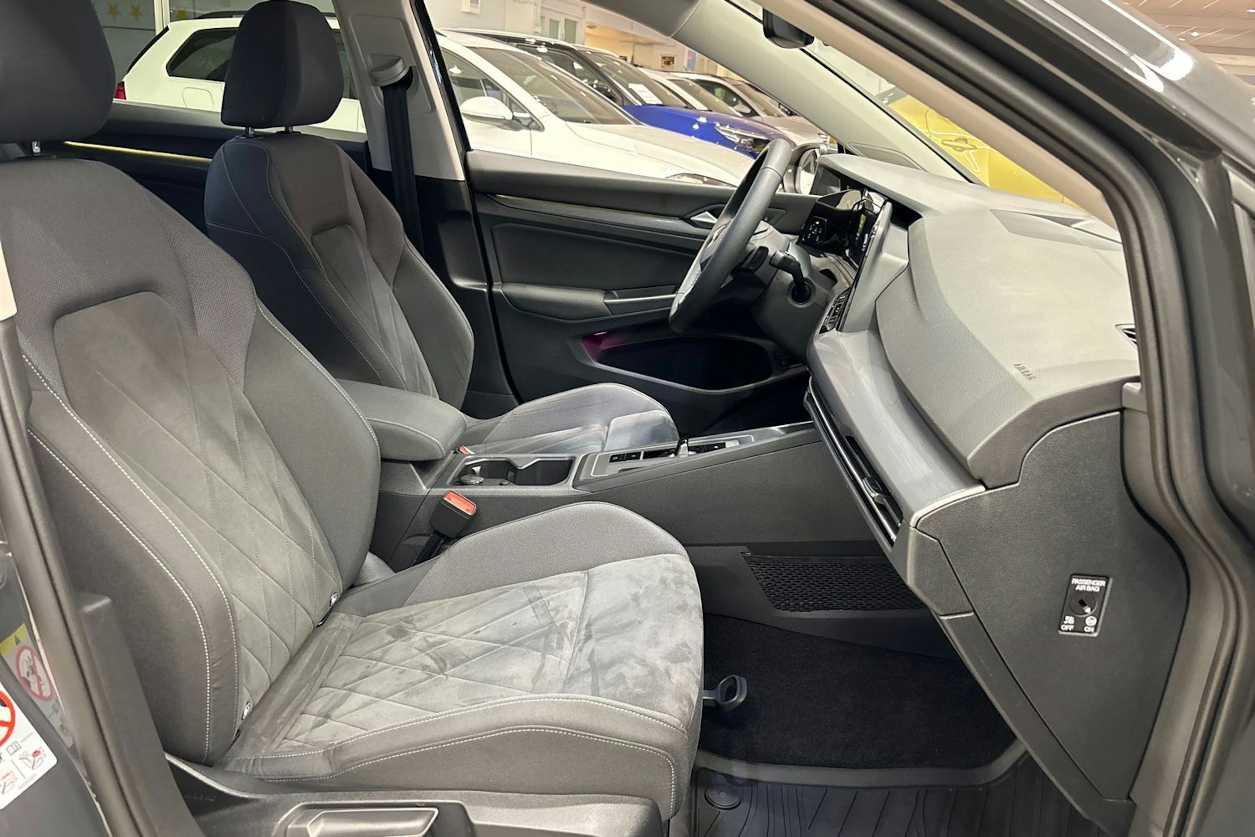 Harmaa Volkswagen GOLF 2021 kuva 32.