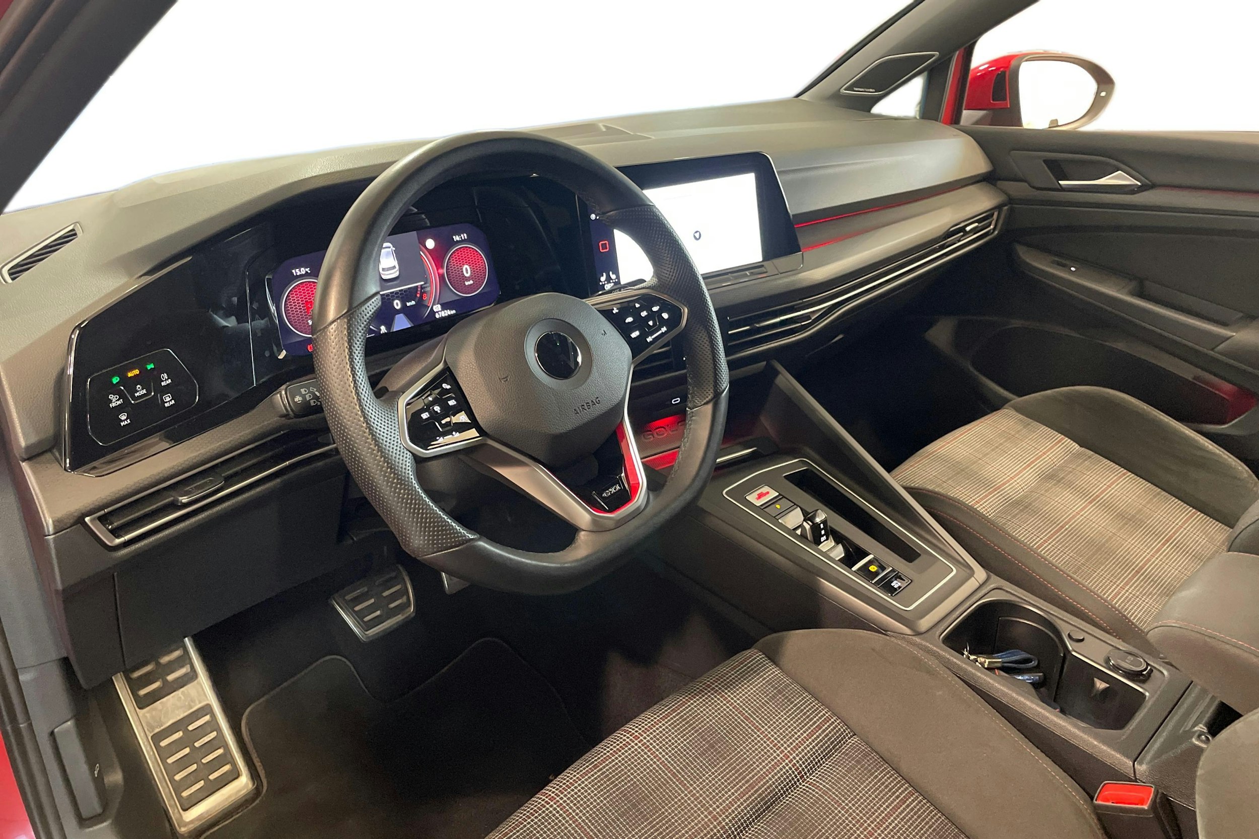 punainen Volkswagen Golf 2021 kuva 7.