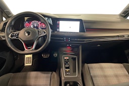 punainen Volkswagen Golf 2021 kuva 9.