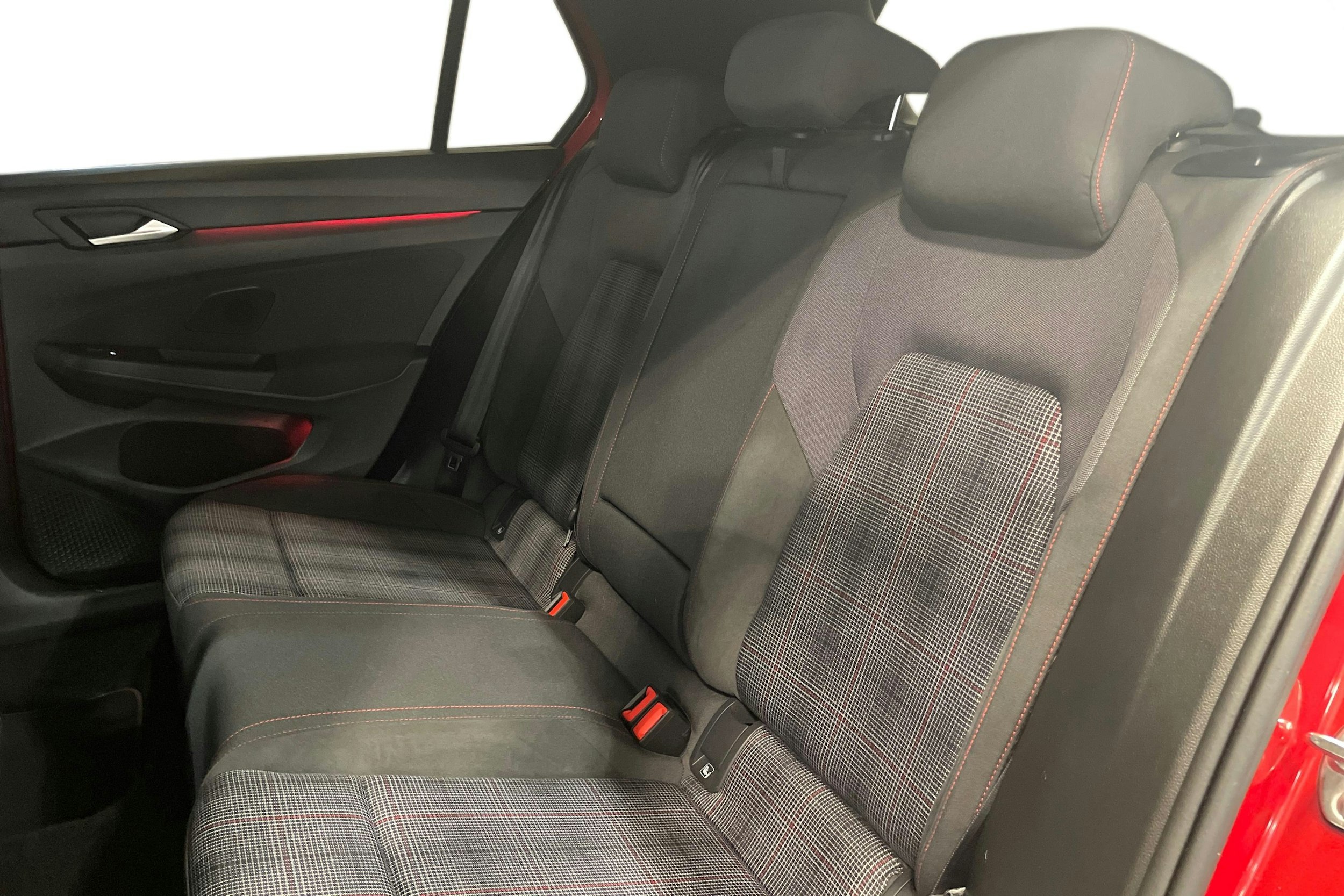 punainen Volkswagen Golf 2021 kuva 10.