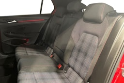 punainen Volkswagen Golf 2021 kuva 10.