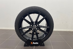 punainen Volkswagen Golf 2021 kuva 13.