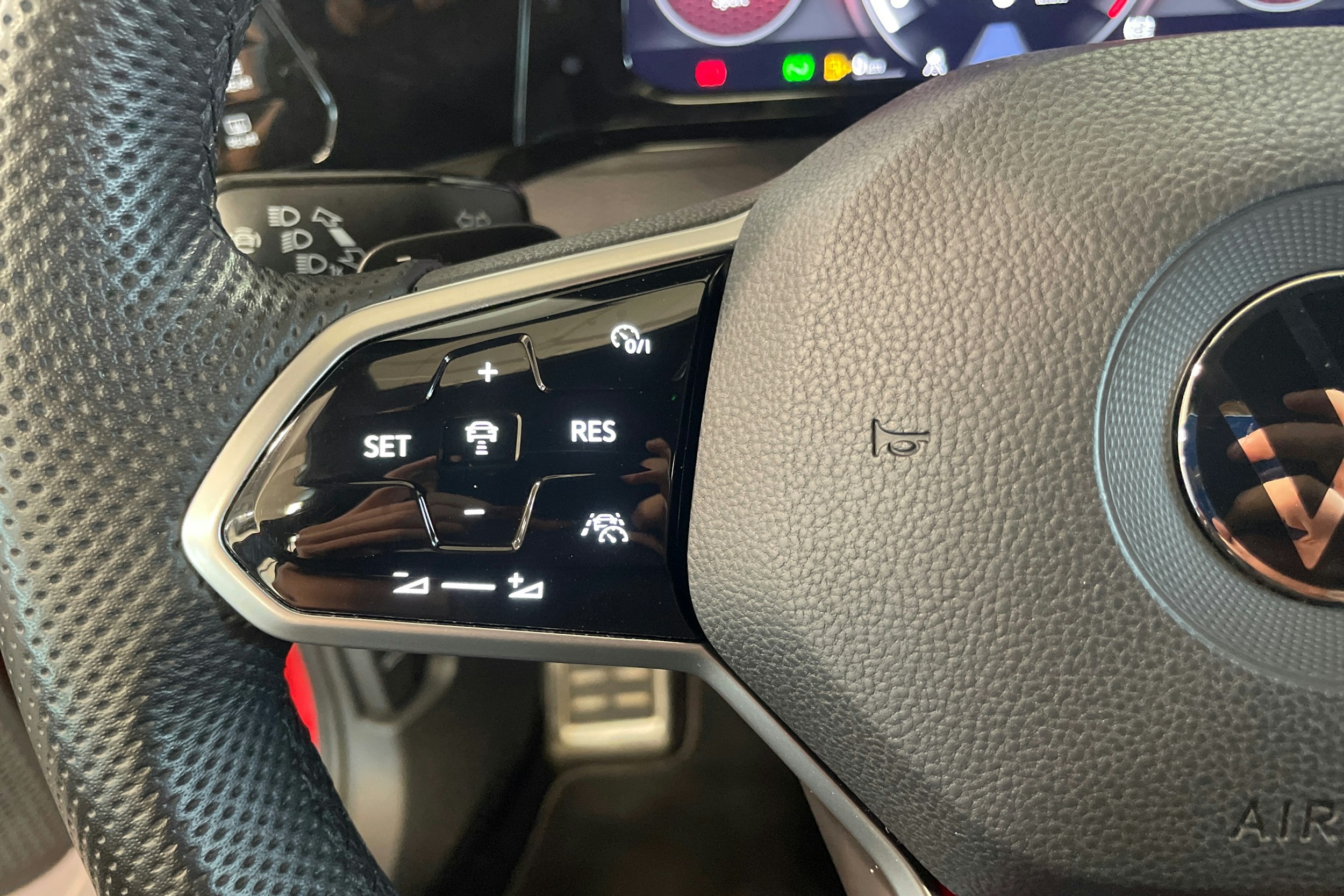 punainen Volkswagen Golf 2021 kuva 17.