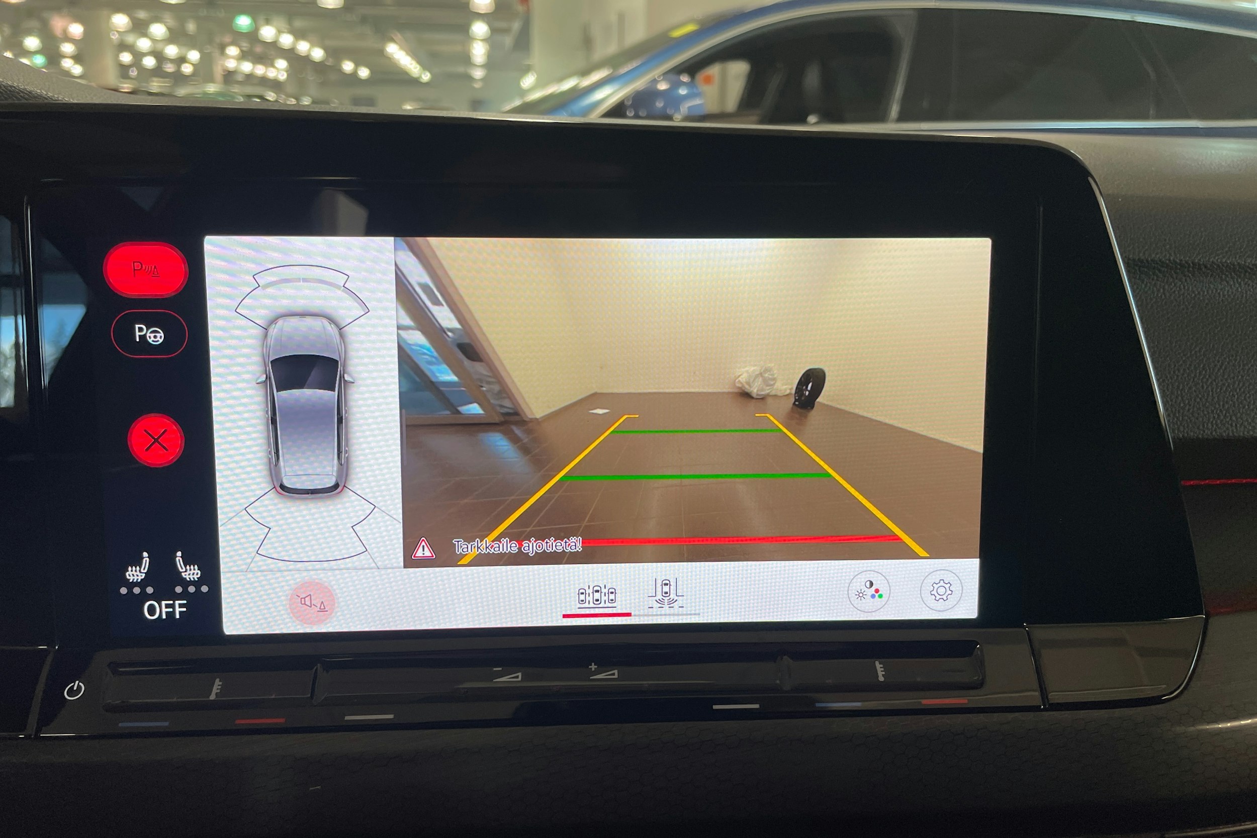 punainen Volkswagen Golf 2021 kuva 20.