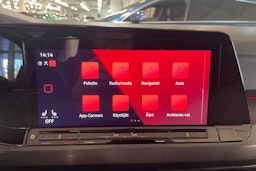 punainen Volkswagen Golf 2021 kuva 22.