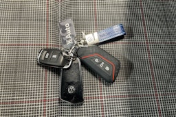 punainen Volkswagen Golf 2021 kuva 23.