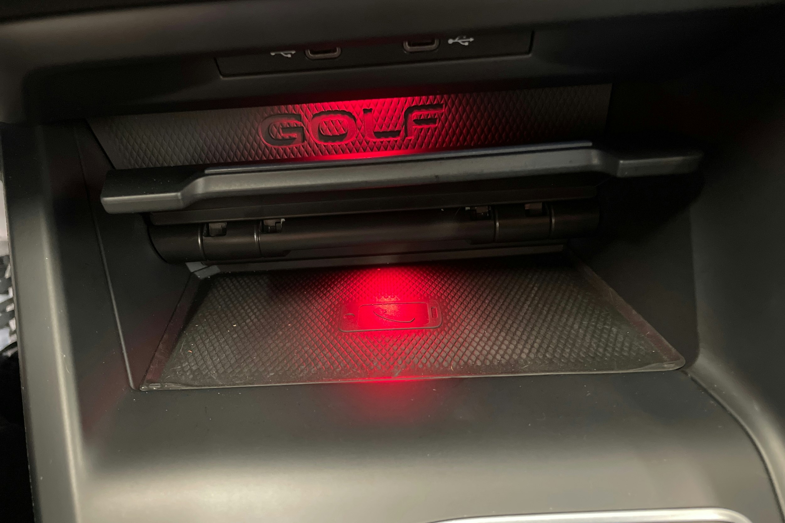 punainen Volkswagen Golf 2021 kuva 26.