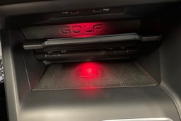 punainen Volkswagen Golf 2021 kuva 26.