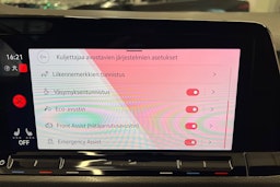 punainen Volkswagen Golf 2021 kuva 30.