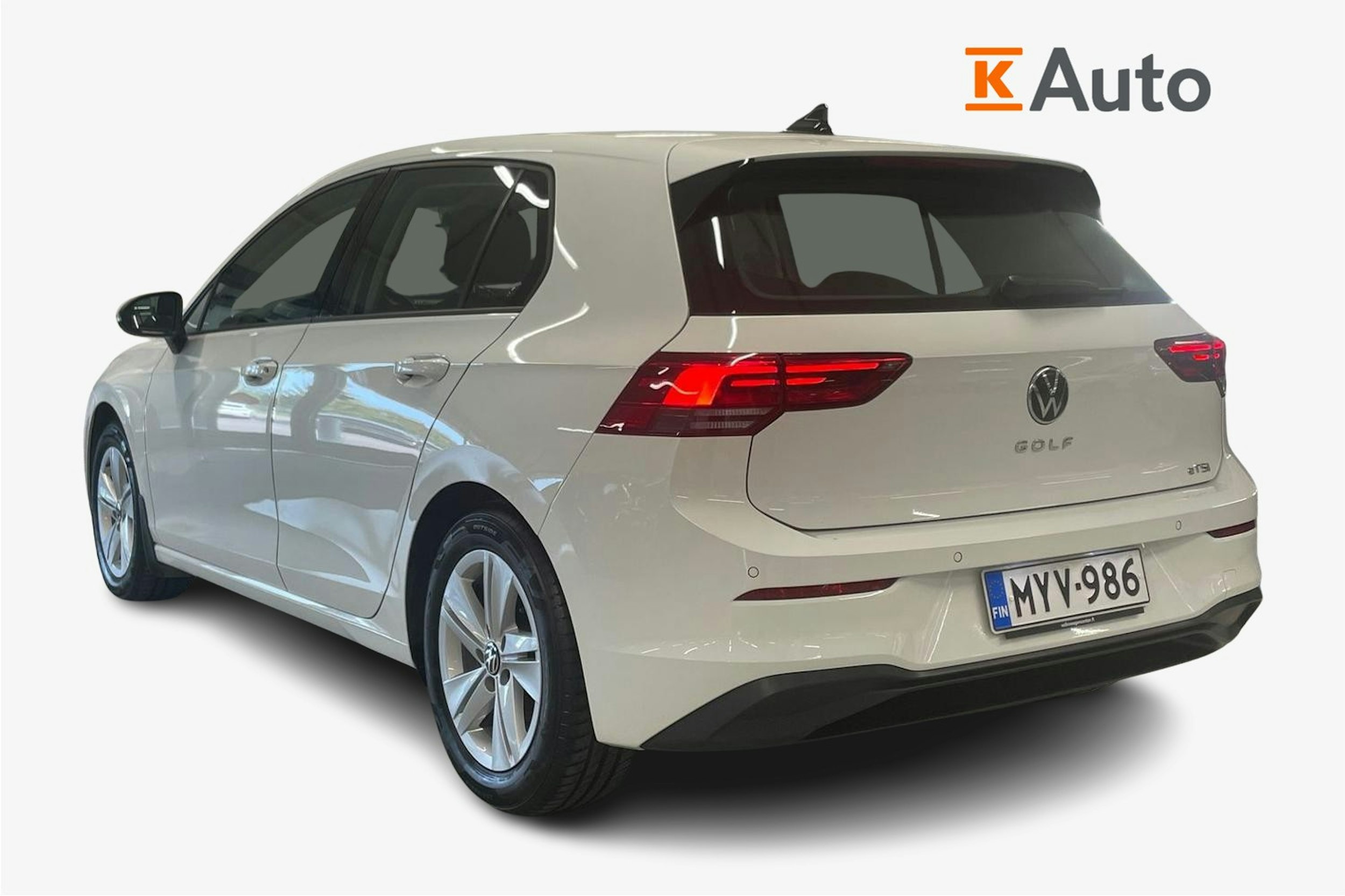valkoinen Volkswagen Golf 2021 kuva 2.