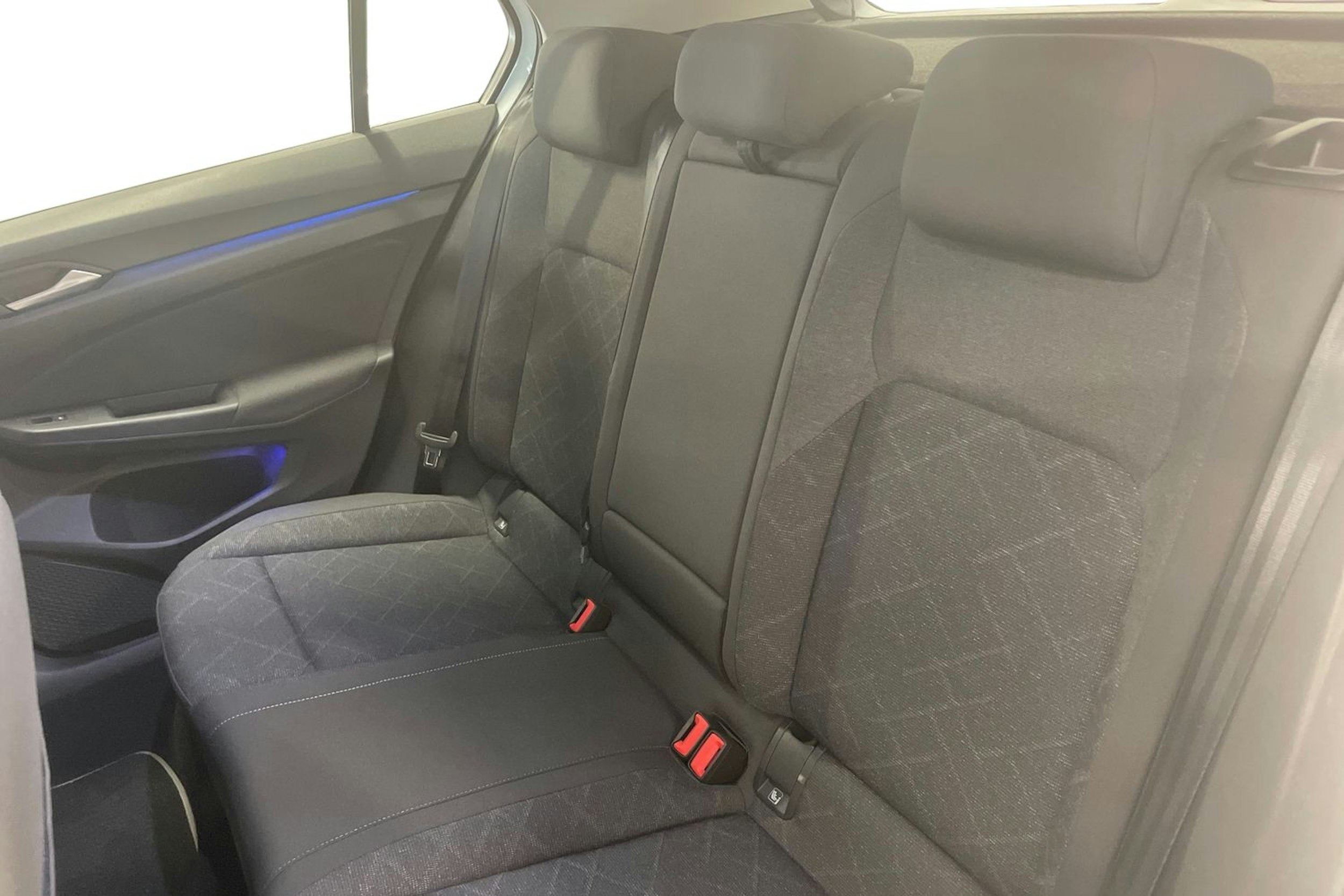 valkoinen Volkswagen Golf 2021 kuva 10.