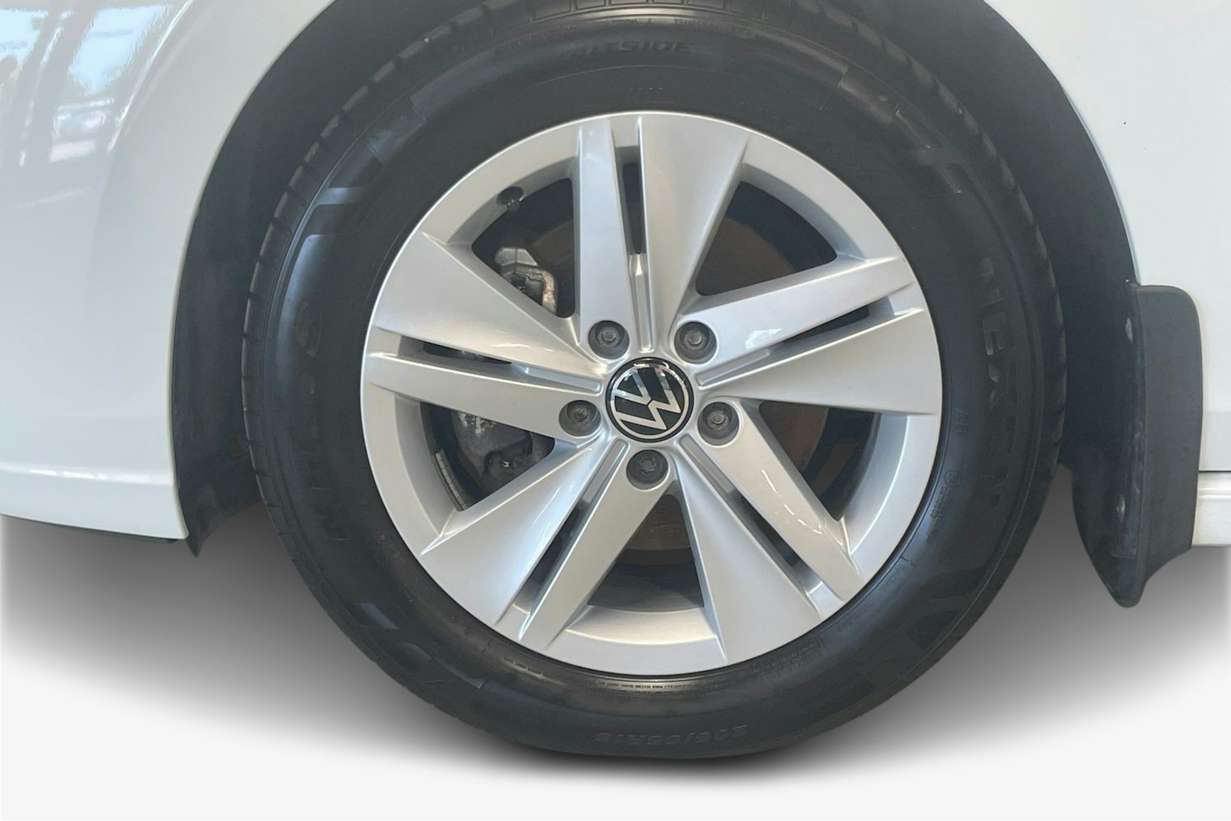 valkoinen Volkswagen Golf 2021 kuva 11.