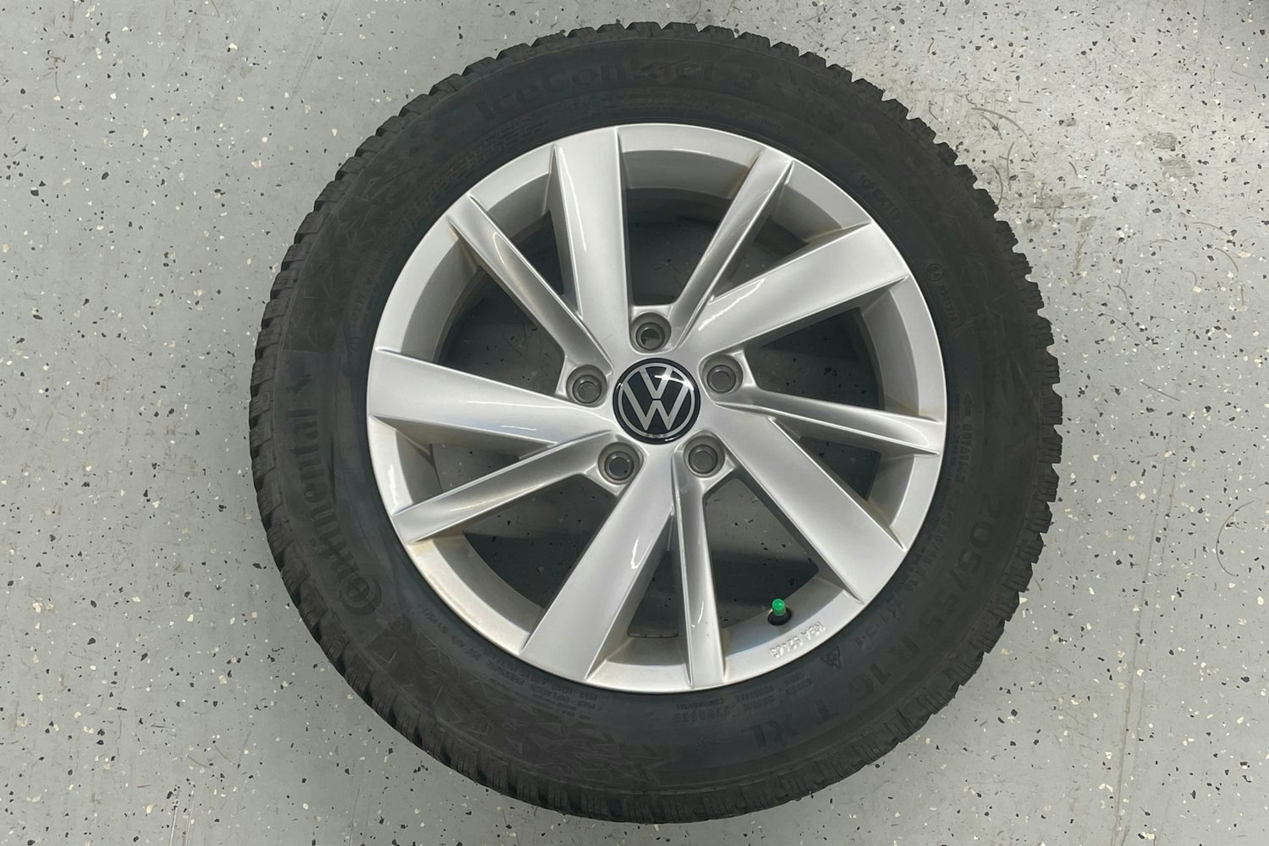 valkoinen Volkswagen Golf 2021 kuva 13.
