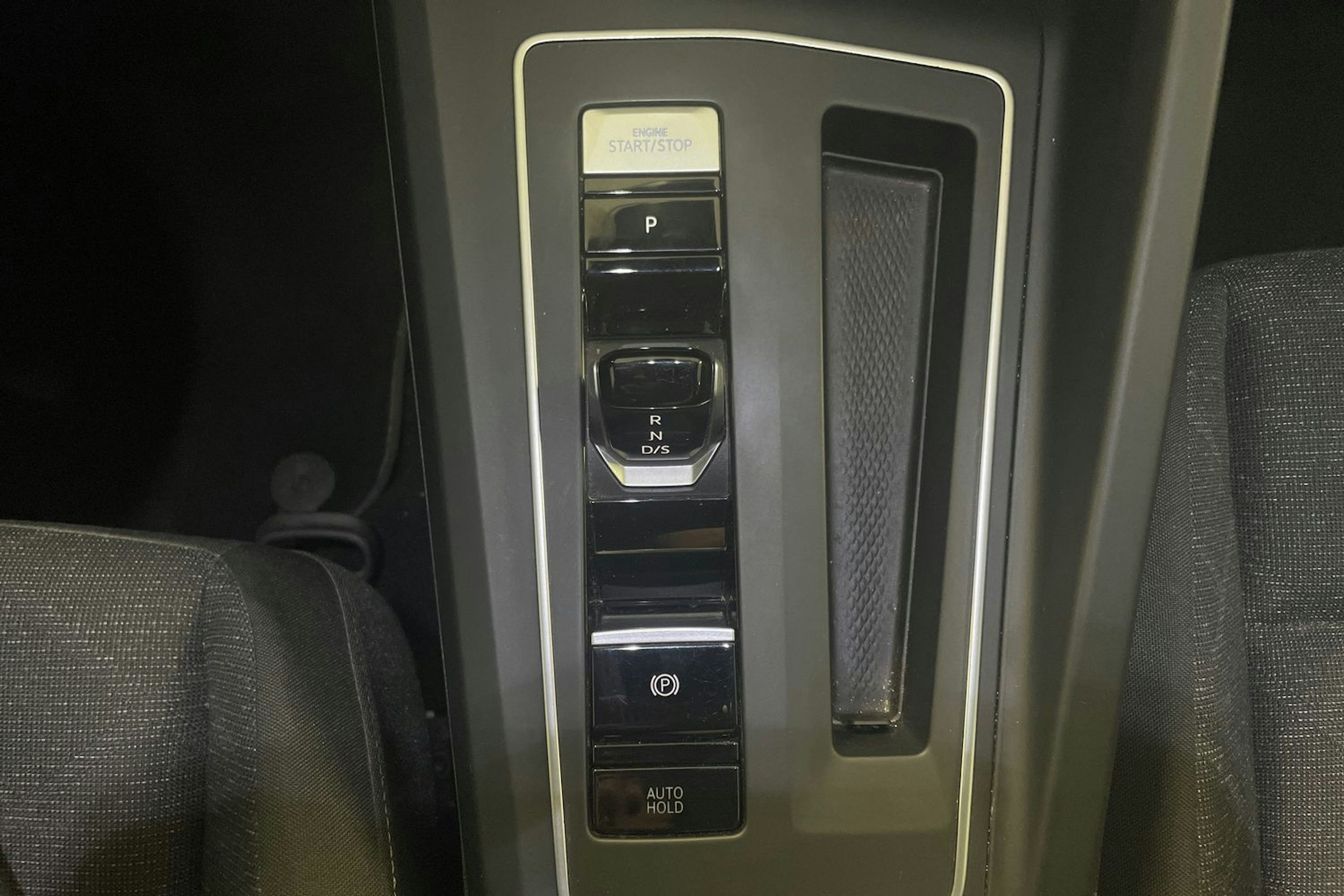 valkoinen Volkswagen Golf 2021 kuva 18.