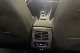 valkoinen Volkswagen Golf 2021 kuva 20.