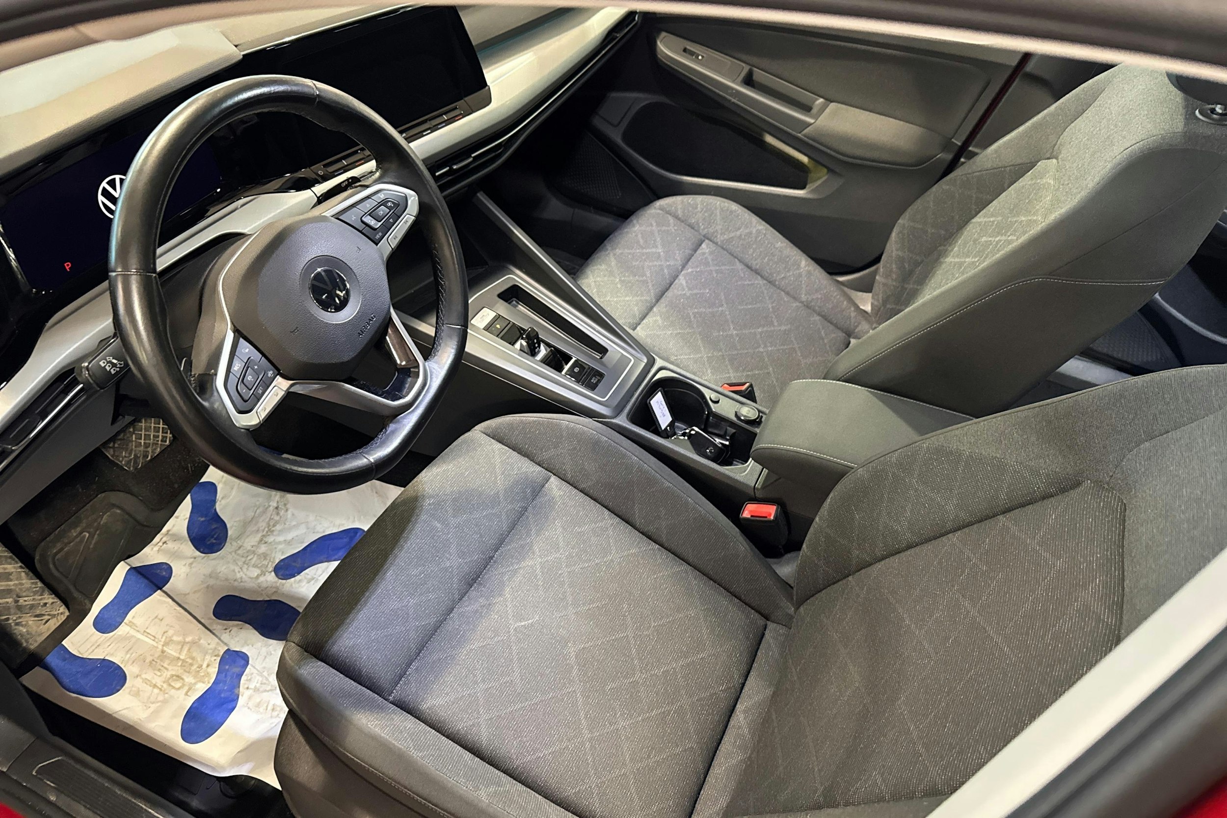 punainen Volkswagen Golf 2021 kuva 7.