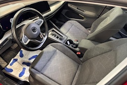 punainen Volkswagen Golf 2021 kuva 7.